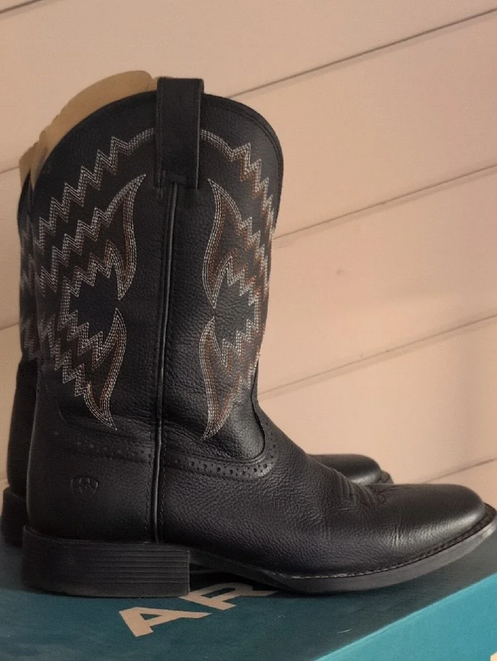 Ariat Black Kids' Western Pull-On Boots 5.5 Used Contrast Stitching Cowboy Ranch